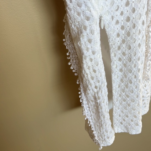 White Lace Top with Open Back - Picture 3 of 4